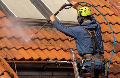 Démoussage et hydrofuge de toiture à Cricqueville-en-Bessin